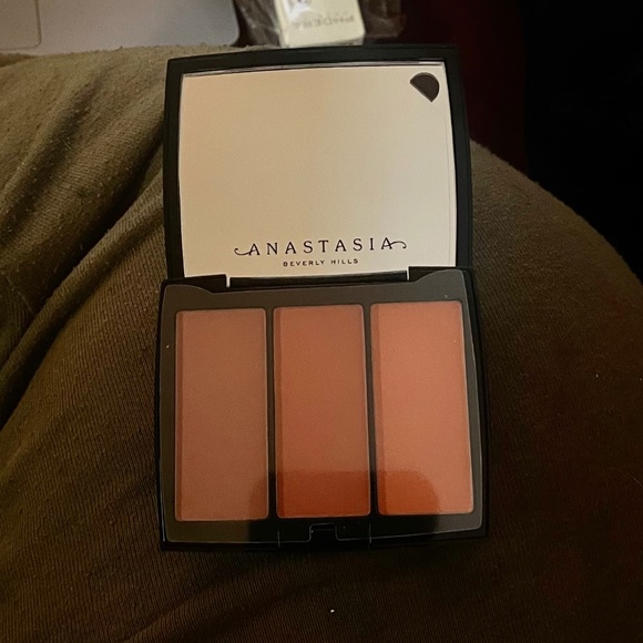 Anastasia Beverly Hills Blush Trio - Picture 2 of 2